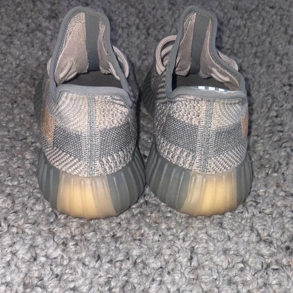Yeezy Men’s 9.5 grey and tan - Picture 4 of 8
